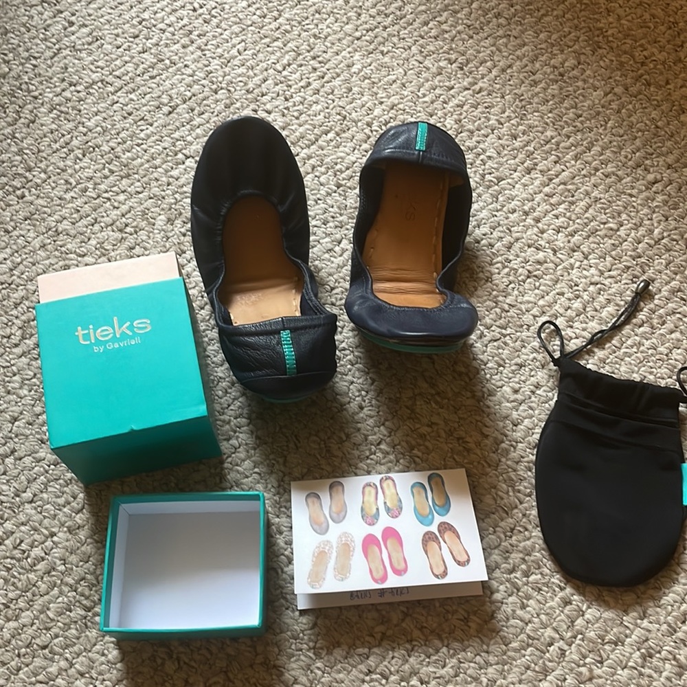 Navy blue tieks